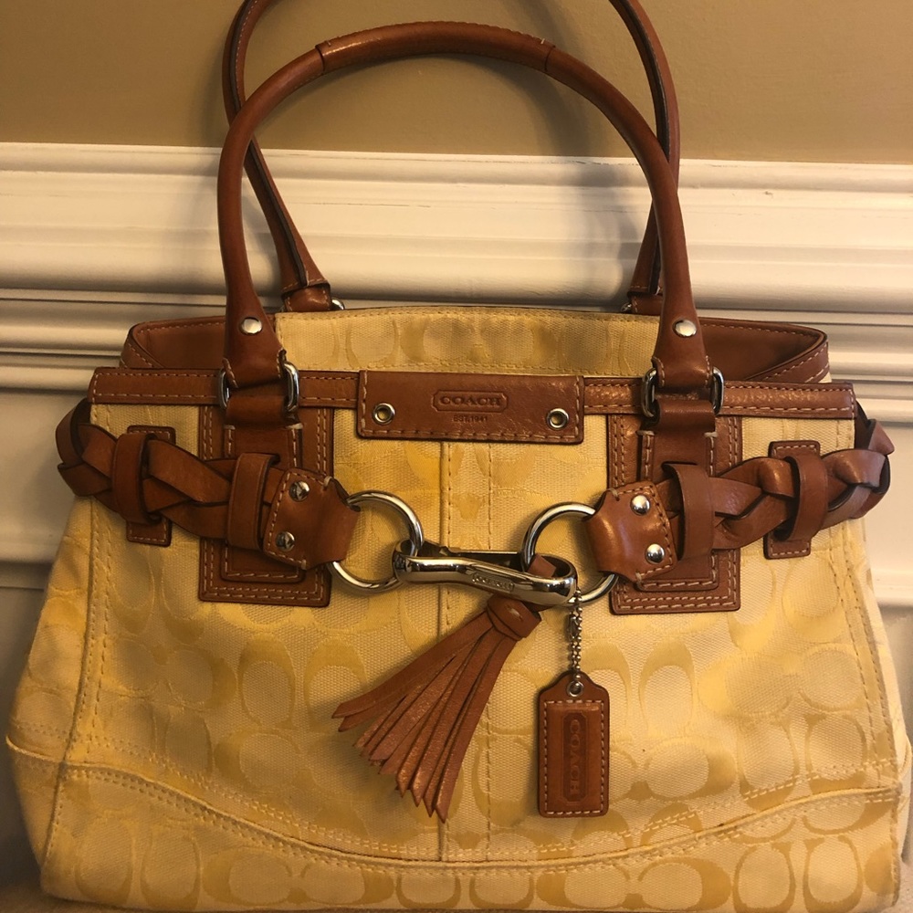 Beautiful classic Coach purse